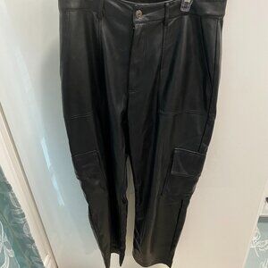 ✴️🏷️2/$20 - 7 For All Mankind - "Faux Leather" High Wasted & Cropped Cargo Pant